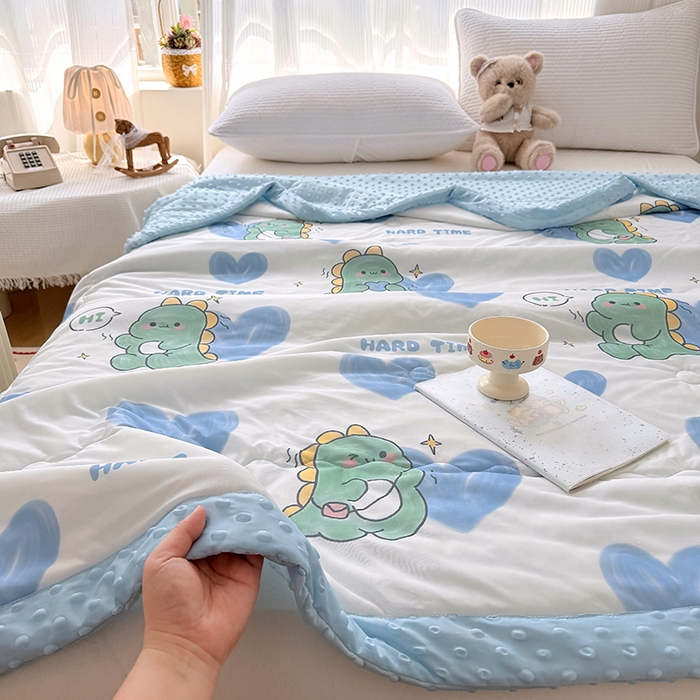 91家纺网 家纺一手货源 找家纺 丫丫家纺 2026新款Ａ类豆豆被有氨凉感丝冰豆豆夏被卡通印花双面凉感丝（含氨纶）夏凉被空调被子 小恐龙