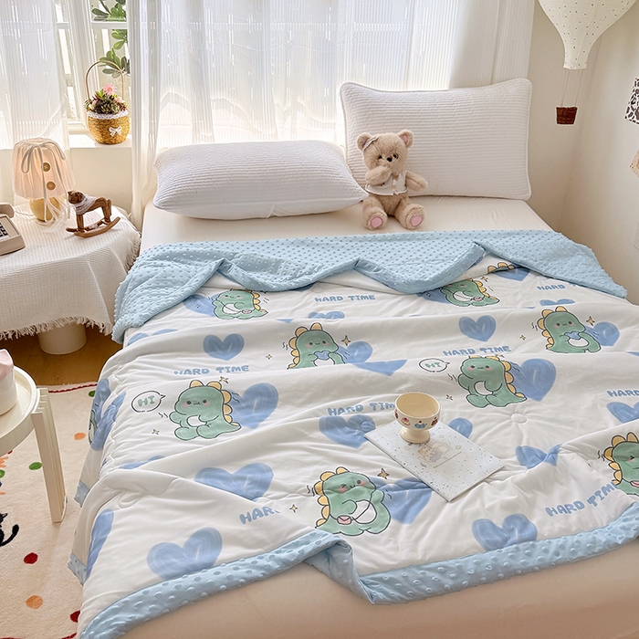 91家纺网 家纺一手货源 找家纺 丫丫家纺 2026新款Ａ类豆豆被有氨凉感丝冰豆豆夏被卡通印花双面凉感丝（含氨纶）夏凉被空调被子 小恐龙