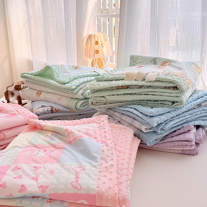 91家纺网 家纺一手货源 找家纺 丫丫家纺 2026新款Ａ类豆豆被有氨凉感丝冰豆豆夏被卡通印花双面凉感丝（含氨纶）夏凉被空调被子 组合图
