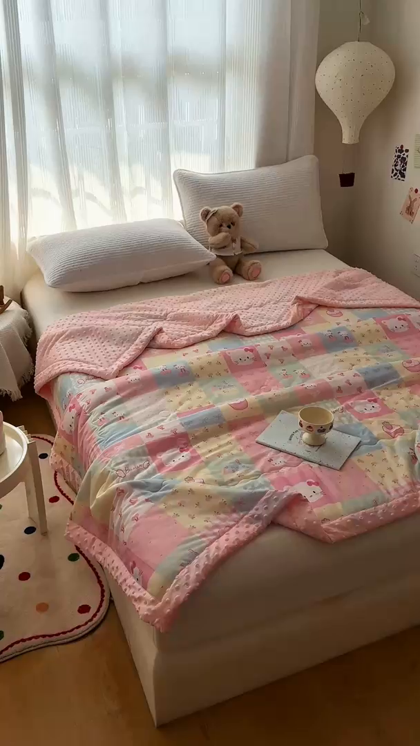 91家纺网 家纺一手货源 找家纺 丫丫家纺 2026新款Ａ类豆豆被有氨凉感丝冰豆豆夏被卡通印花双面凉感丝（含氨纶）夏凉被空调被子 百福格子喵