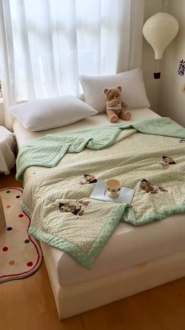 91家纺网 家纺一手货源 找家纺 丫丫家纺 2026新款Ａ类豆豆被有氨凉感丝冰豆豆夏被卡通印花双面凉感丝（含氨纶）夏凉被空调被子 碎花裙