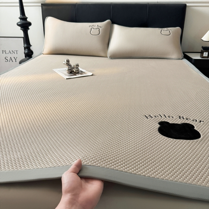 91家纺网 家纺一手货源 找家纺 （总）梵朴 2026新款凉感PE冰豆豆贴布绣凉席-升级抗起球