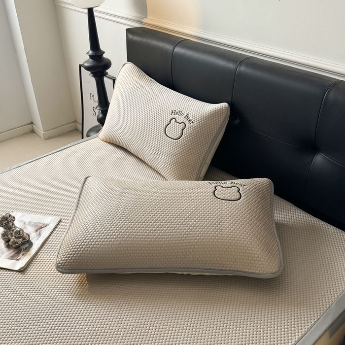 91家纺网 家纺一手货源 找家纺 （总）梵朴 2026新款凉感PE冰豆豆贴布绣凉席-升级抗起球