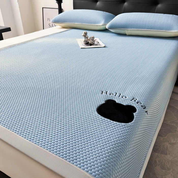 91家纺网 家纺一手货源 找家纺 梵朴 2026新款凉感PE冰豆豆贴布绣凉席-升级抗起球 八宝熊-蓝