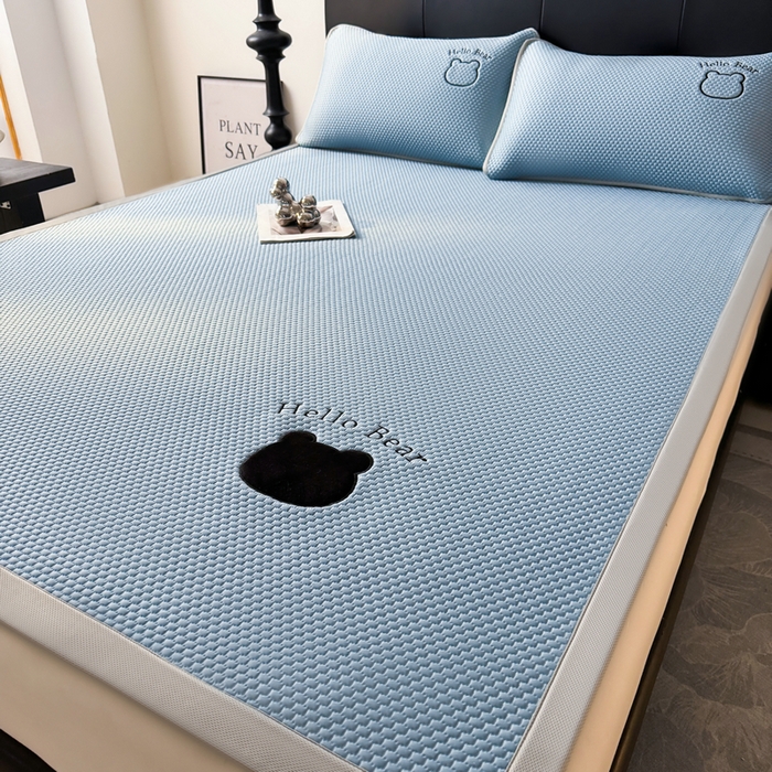 91家纺网 家纺一手货源 找家纺 梵朴 2026新款凉感PE冰豆豆贴布绣凉席-升级抗起球 八宝熊-蓝