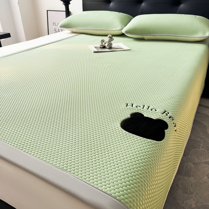 91家纺网 家纺一手货源 找家纺 梵朴 2026新款凉感PE冰豆豆贴布绣凉席-升级抗起球 八宝熊-绿