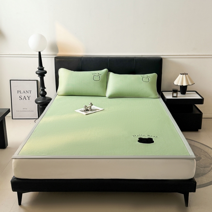 91家纺网 家纺一手货源 找家纺 梵朴 2026新款凉感PE冰豆豆贴布绣凉席-升级抗起球 八宝熊-绿