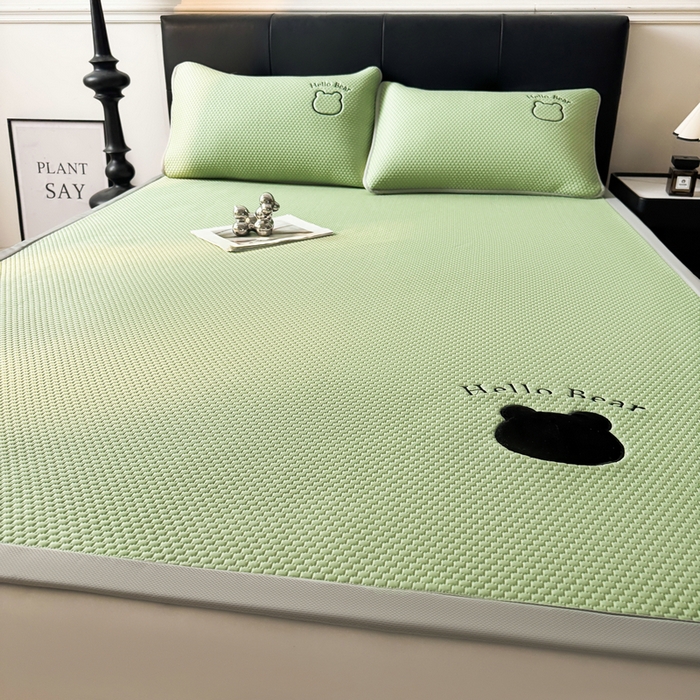 91家纺网 家纺一手货源 找家纺 梵朴 2026新款凉感PE冰豆豆贴布绣凉席-升级抗起球 八宝熊-绿