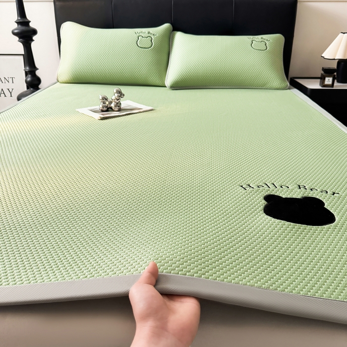 91家纺网 家纺一手货源 找家纺 梵朴 2026新款凉感PE冰豆豆贴布绣凉席-升级抗起球 八宝熊-绿