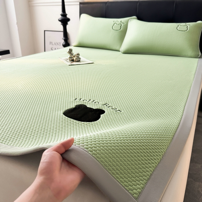 91家纺网 家纺一手货源 找家纺 梵朴 2026新款凉感PE冰豆豆贴布绣凉席-升级抗起球 八宝熊-绿