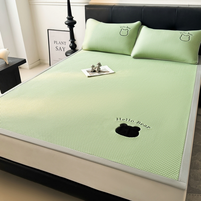 91家纺网 家纺一手货源 找家纺 梵朴 2026新款凉感PE冰豆豆贴布绣凉席-升级抗起球 八宝熊-绿