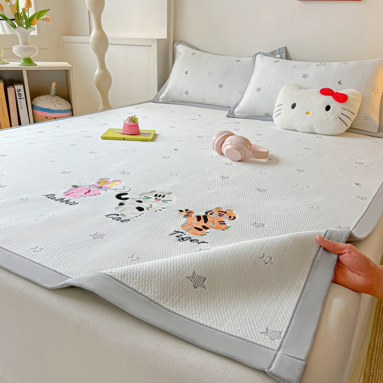 91家纺网 家纺一手货源 找家纺 多乐家纺 2025新款超柔加厚有氧提花针织小竺棉绣花四件套(提供买家秀） 兔兔-白蓝