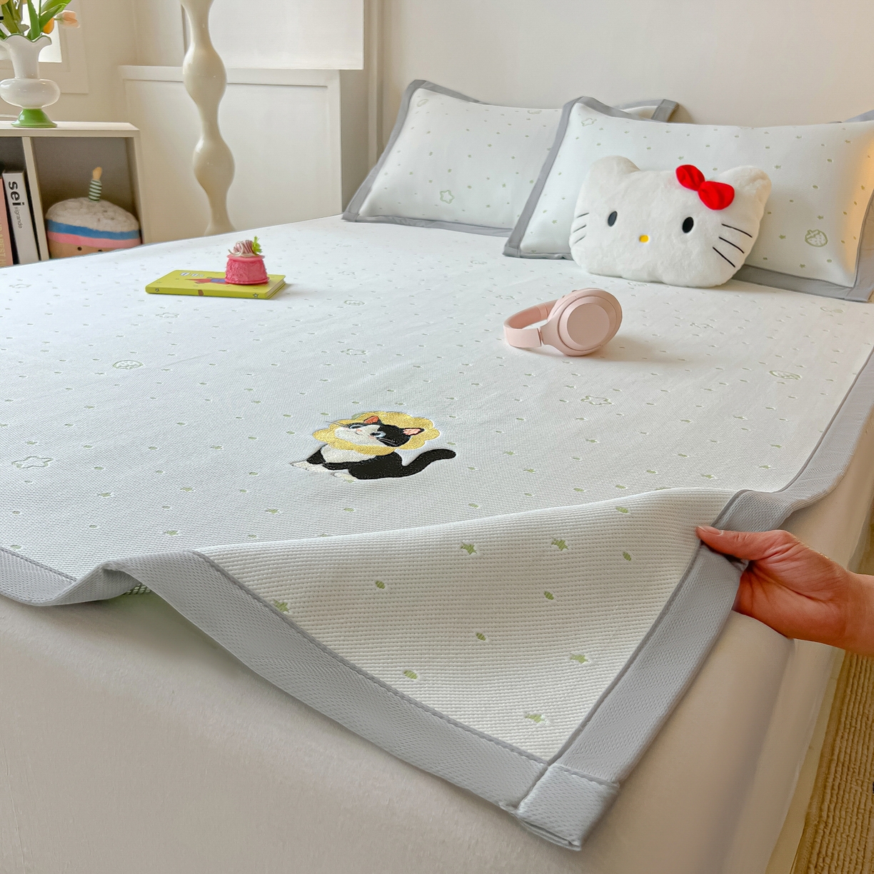 91家纺网 家纺一手货源 找家纺 （总）多乐家纺 2026新款星辰系列PE提花凉感豆豆卡通刺绣大包边复合凉席