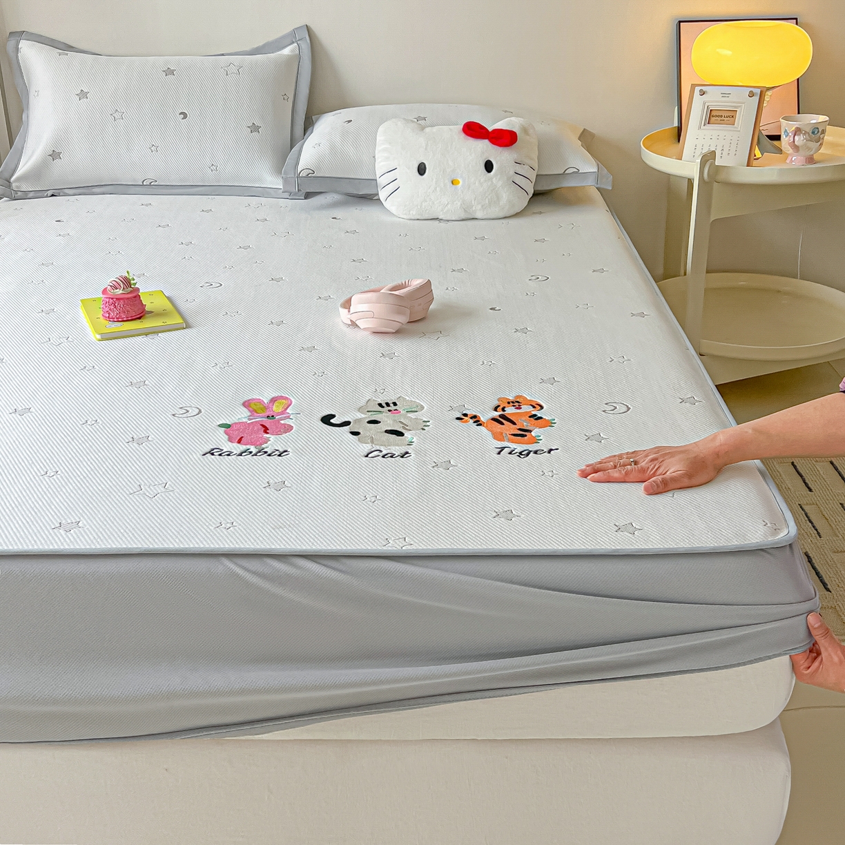 多乐家纺 2026新款星辰系列PE提花凉感豆豆卡通刺绣大包边复合凉席 小老虎-星星月亮-咖(床笠款)