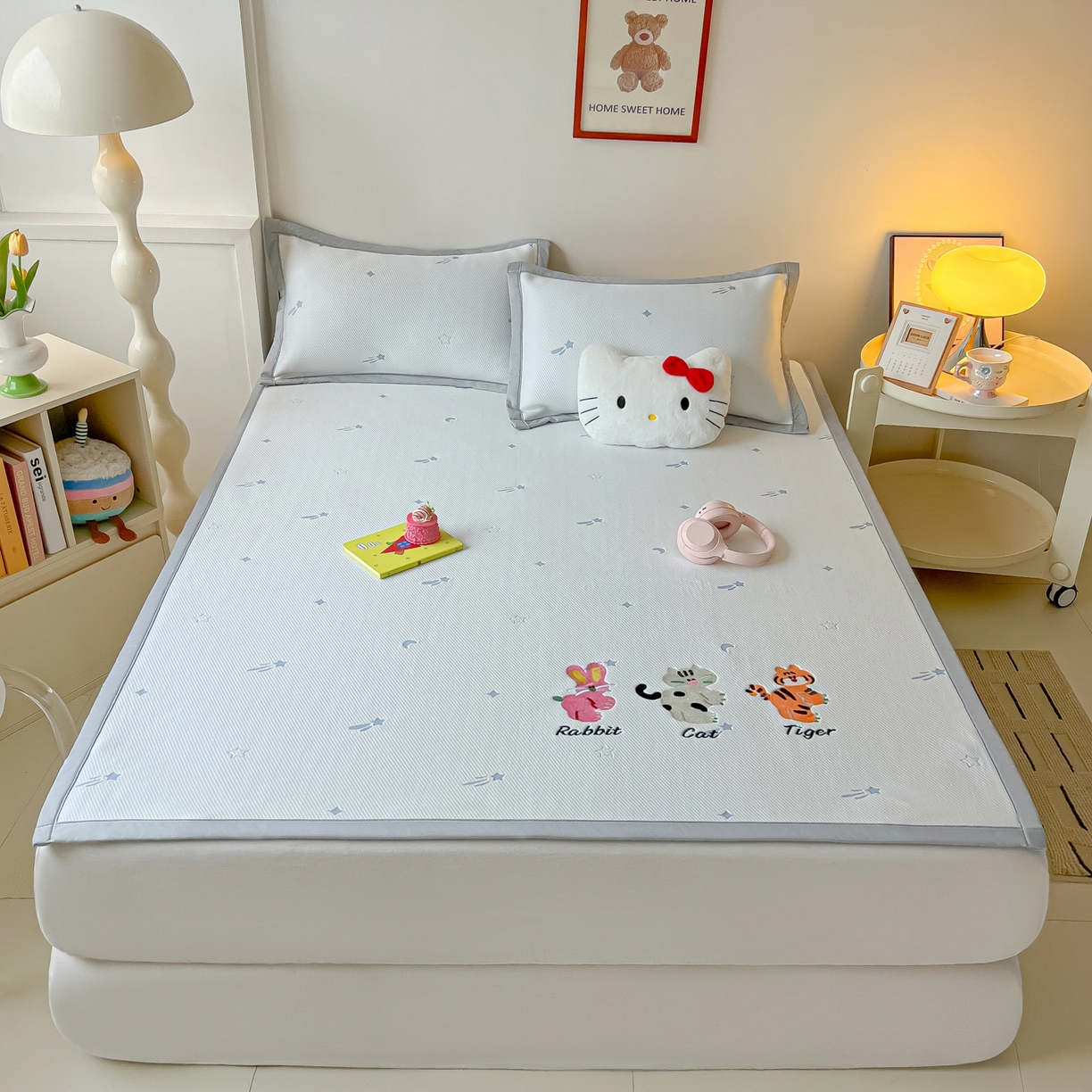 91家纺网 家纺一手货源 找家纺 多乐家纺 2026新款星辰系列PE提花凉感豆豆卡通刺绣大包边复合凉席 小老虎-流星(床单款)