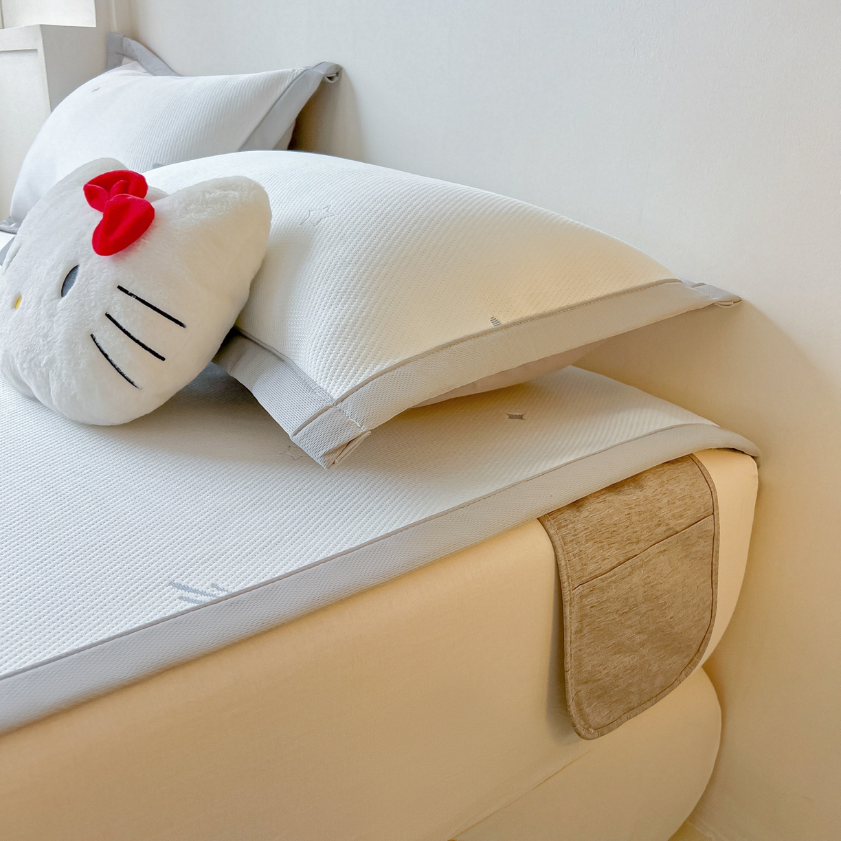 91家纺网 家纺一手货源 找家纺 多乐家纺 2026新款星辰系列PE提花凉感豆豆卡通刺绣大包边复合凉席 小老虎-流星(床单款)