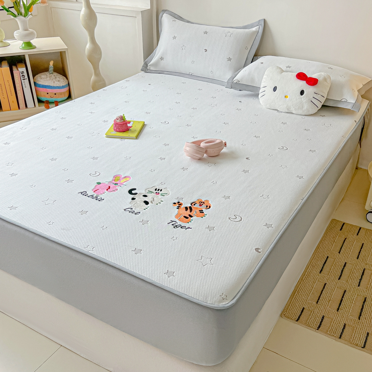 91家纺网 家纺一手货源 找家纺 多乐家纺 2026新款星辰系列PE提花凉感豆豆卡通刺绣大包边复合凉席 小老虎-星星月亮-咖(床笠款)