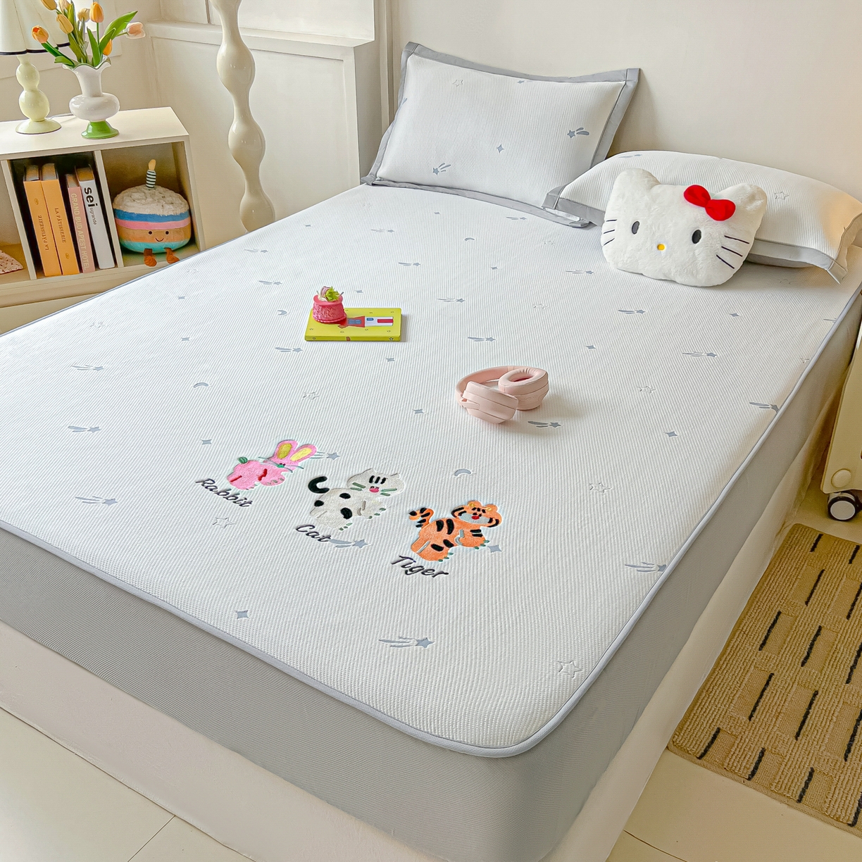 91家纺网 家纺一手货源 找家纺 多乐家纺 2026新款星辰系列PE提花凉感豆豆卡通刺绣大包边复合凉席 小老虎-流星(床笠款)