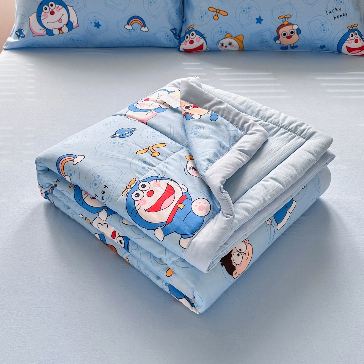 91家纺网 家纺一手货源 找家纺 优卡迪家纺馆 2026新款水洗云朵棉夏被四件套下载文件包含买家秀 机器猫