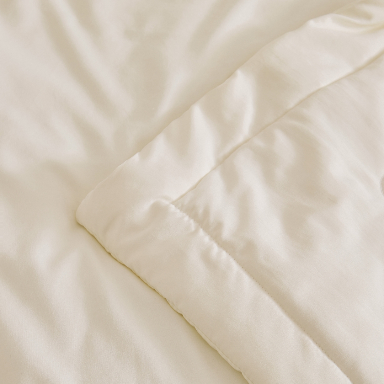 91家纺网 家纺一手货源 找家纺 初相识被业 2026春夏新款A类水洗棉纯色双拼新疆棉花被夏被夏凉被空调被 新疆棉云朵白