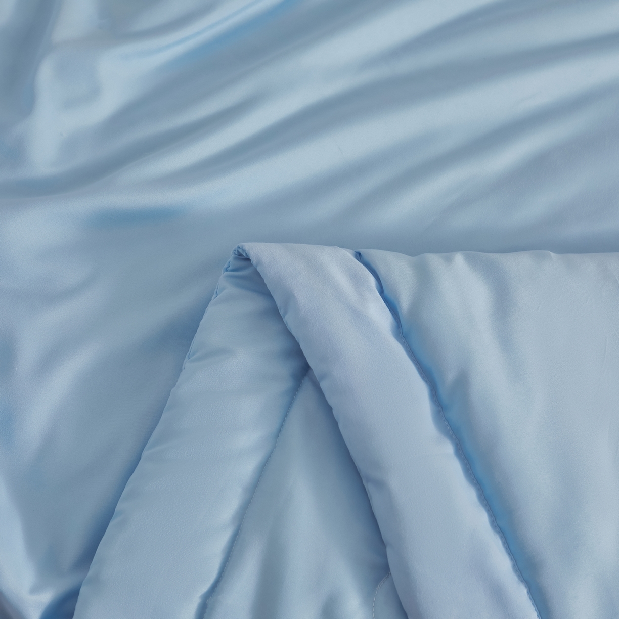 91家纺网 家纺一手货源 找家纺 初相识被业 2026春夏新款A类水洗棉纯色双拼新疆棉花被夏被夏凉被空调被 新疆棉天空蓝