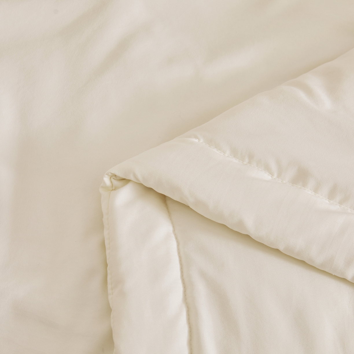 91家纺网 家纺一手货源 找家纺 初相识被业 2026春夏新款A类水洗棉纯色双拼新疆棉花被夏被夏凉被空调被 新疆棉云朵白