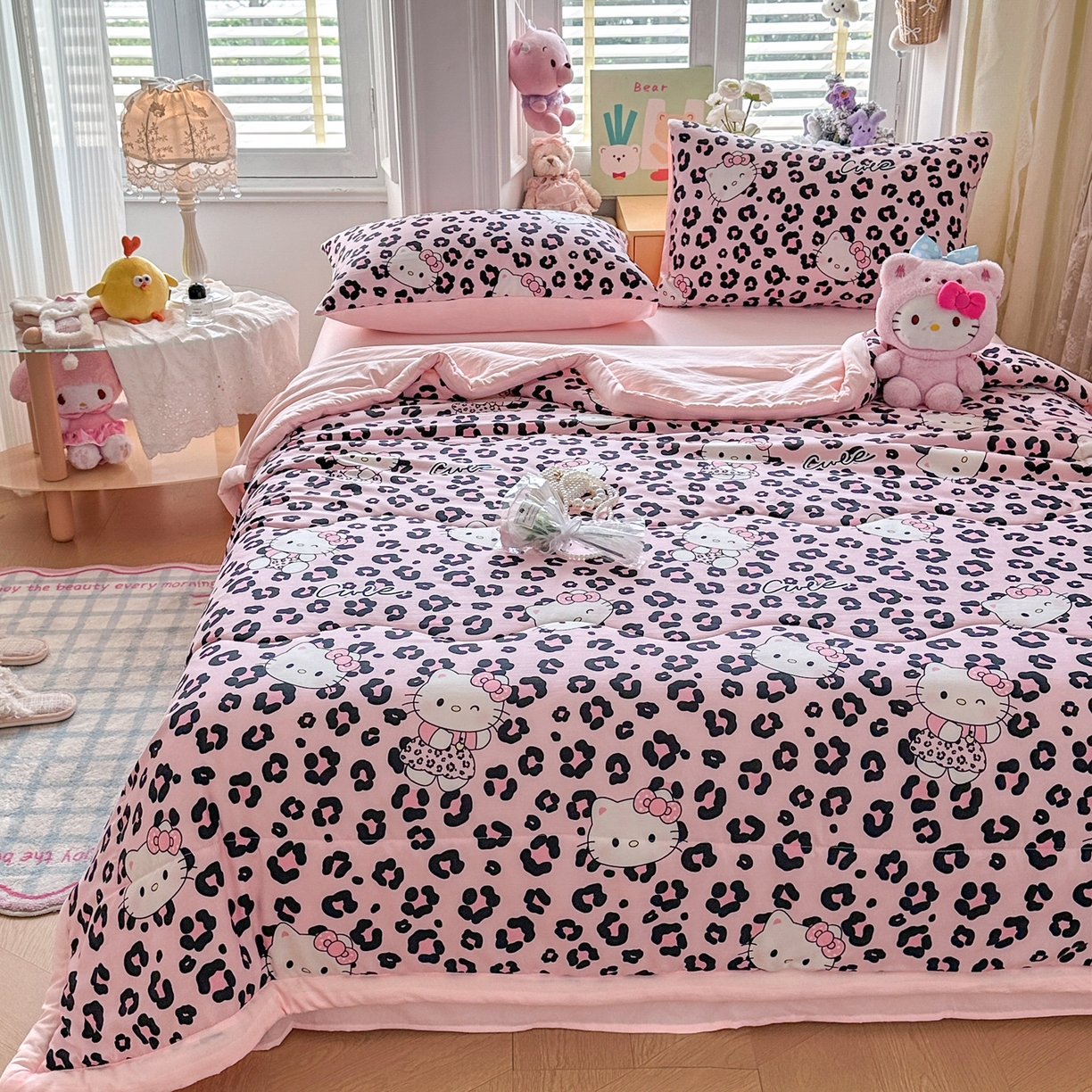 91家纺网 家纺一手货源 找家纺 优卡迪家纺馆 2026新款水洗云朵棉夏被四件套下载文件包含买家秀 豹纹猫咪-粉