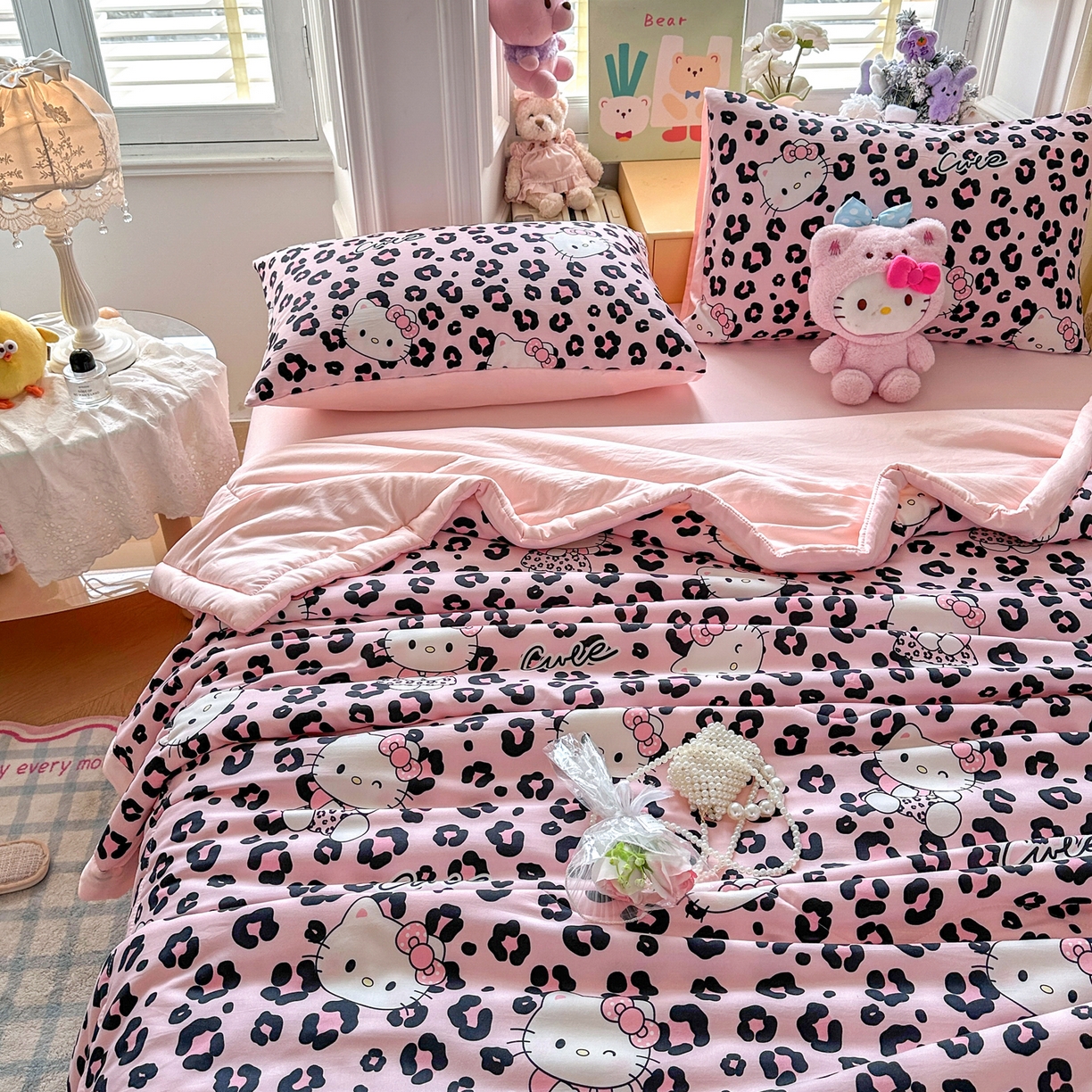 91家纺网 家纺一手货源 找家纺 优卡迪家纺馆 2026新款水洗云朵棉夏被四件套下载文件包含买家秀 豹纹猫咪-粉