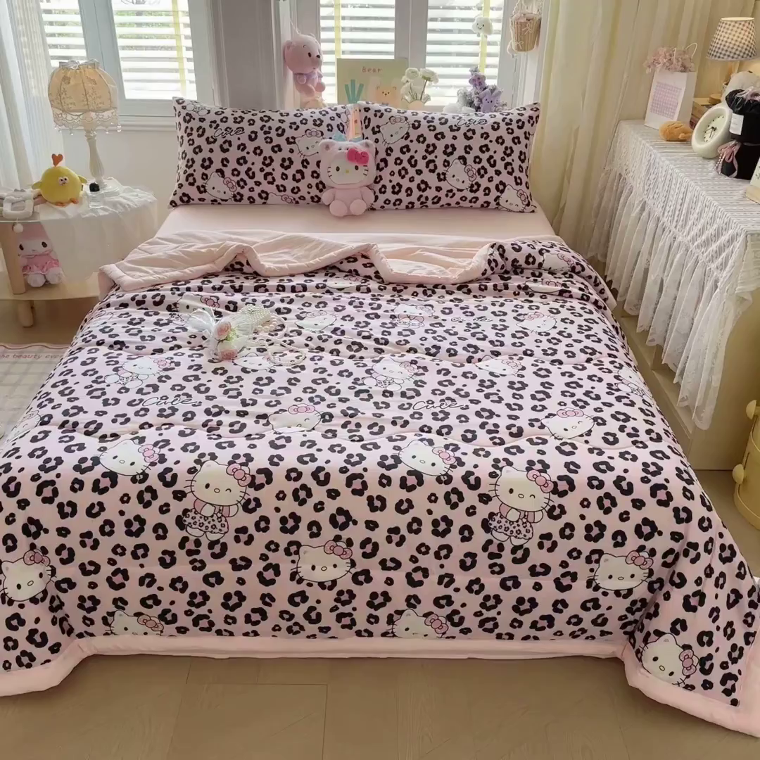 91家纺网 家纺一手货源 找家纺 优卡迪家纺馆 2026新款水洗云朵棉夏被四件套下载文件包含买家秀 豹纹猫咪-粉