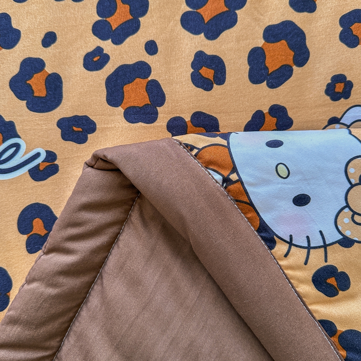 91家纺网 家纺一手货源 找家纺 优卡迪家纺馆 2026新款水洗云朵棉夏被四件套下载文件包含买家秀 豹纹猫咪-咖