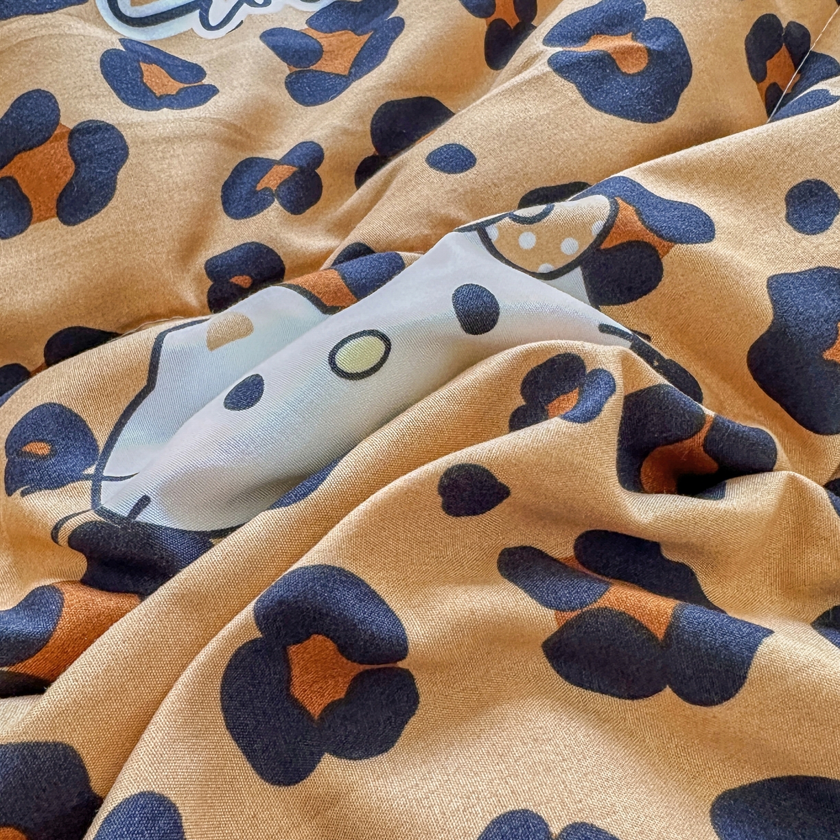 91家纺网 家纺一手货源 找家纺 优卡迪家纺馆 2026新款水洗云朵棉夏被四件套下载文件包含买家秀 豹纹猫咪-咖