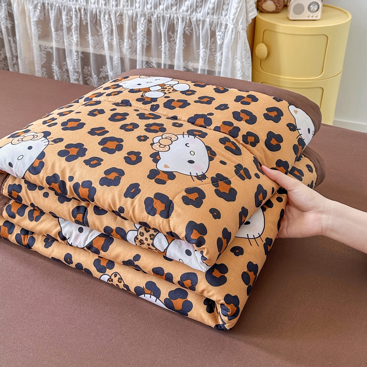 91家纺网 家纺一手货源 找家纺 优卡迪家纺馆 2026新款水洗云朵棉夏被四件套下载文件包含买家秀 豹纹猫咪-咖