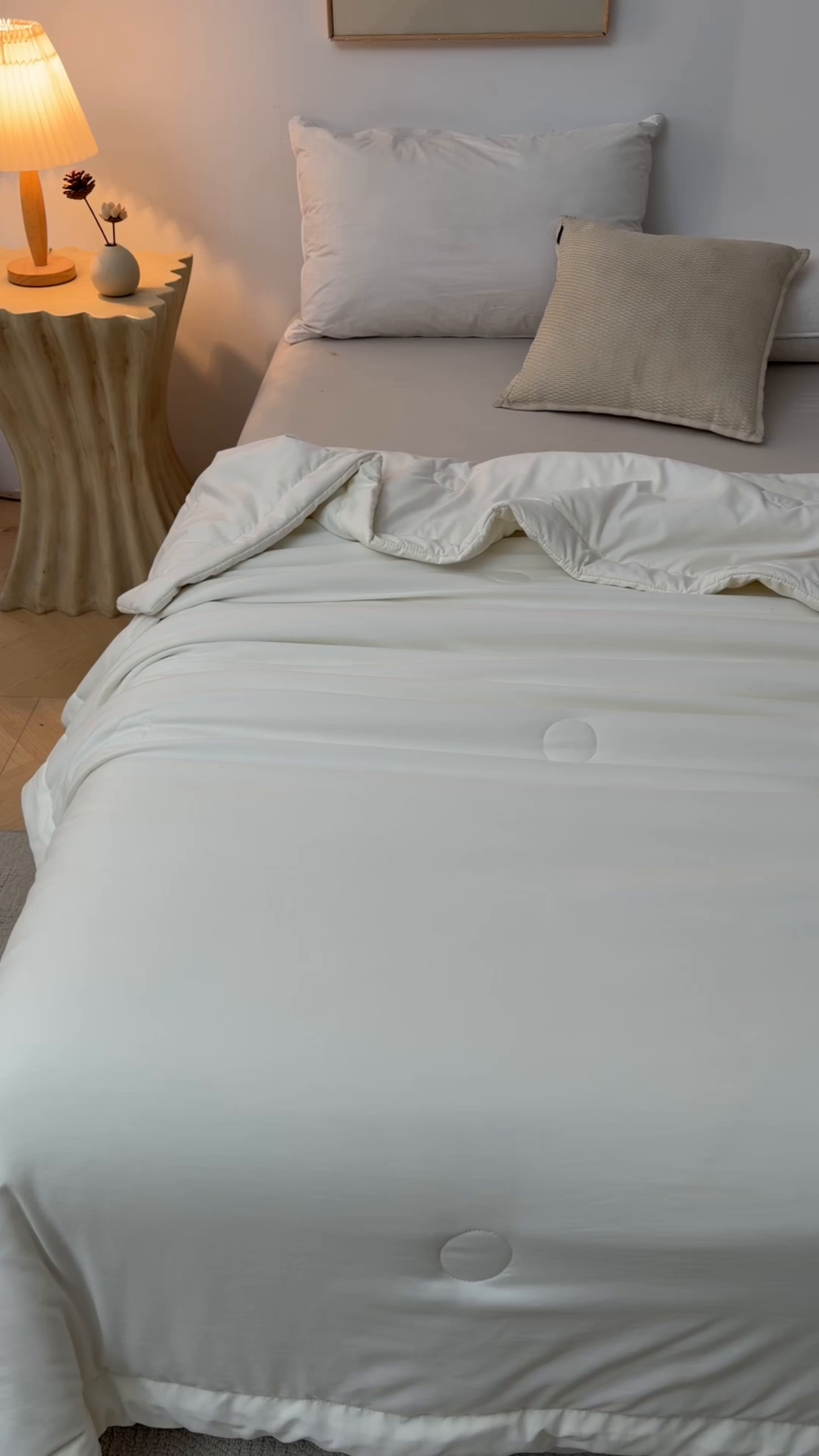 91家纺网 家纺一手货源 找家纺 初相识被业 2026春夏新款A类水洗棉纯色双拼新疆棉花被夏被夏凉被空调被 新疆棉云朵白