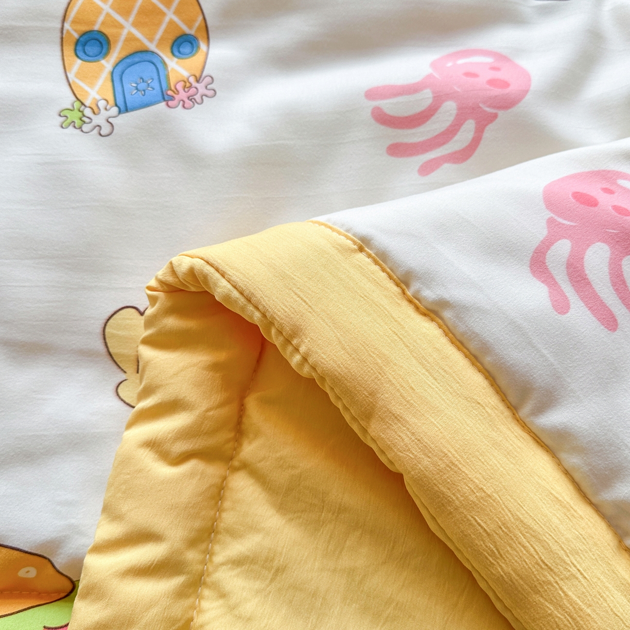 91家纺网 家纺一手货源 找家纺 优卡迪家纺馆 2026新款水洗云朵棉夏被四件套下载文件包含买家秀 海绵宝宝