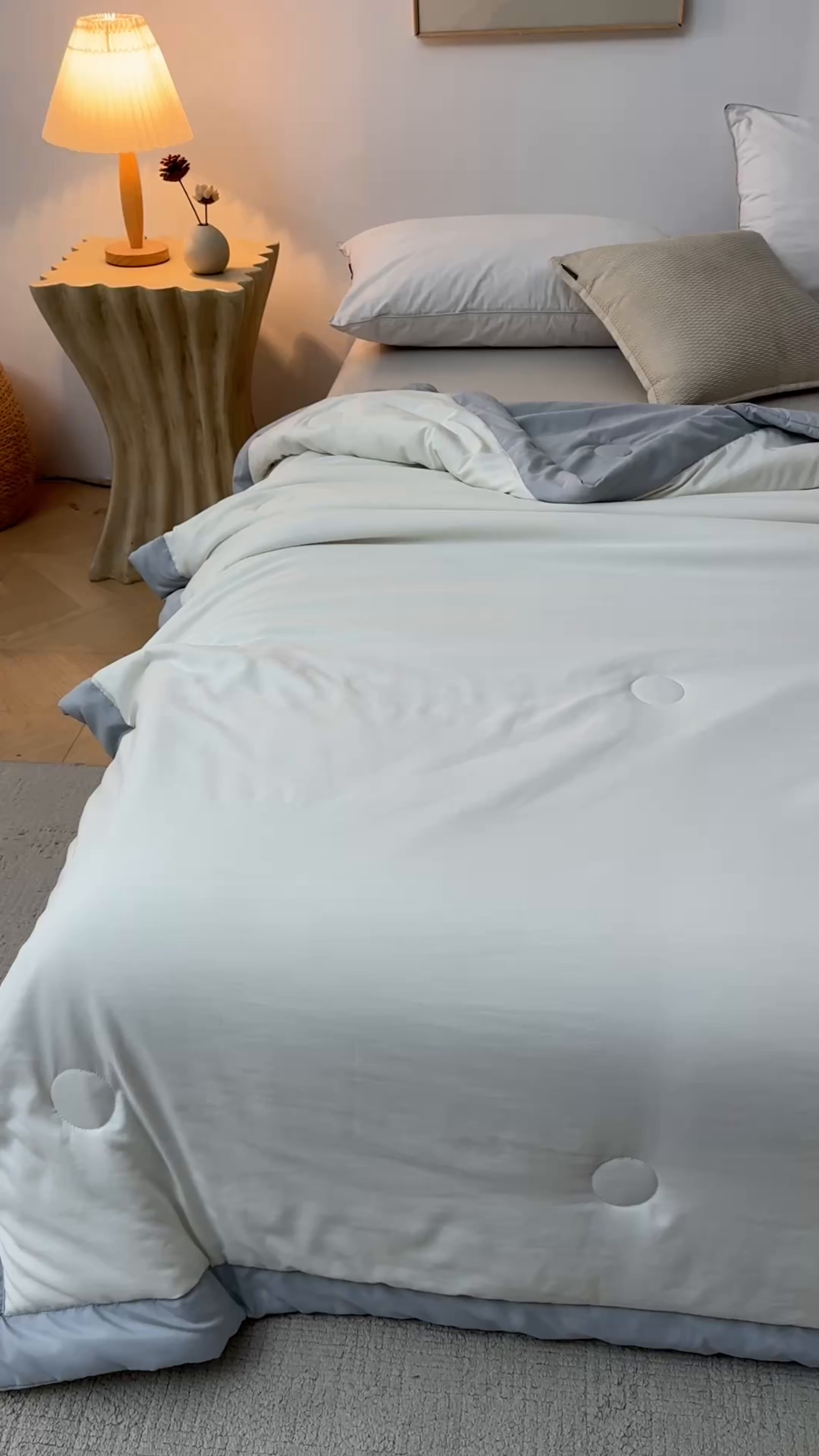 91家纺网 家纺一手货源 找家纺 初相识被业 2026春夏新款A类水洗棉纯色双拼新疆棉花被夏被夏凉被空调被 新疆棉云朵白拼灰