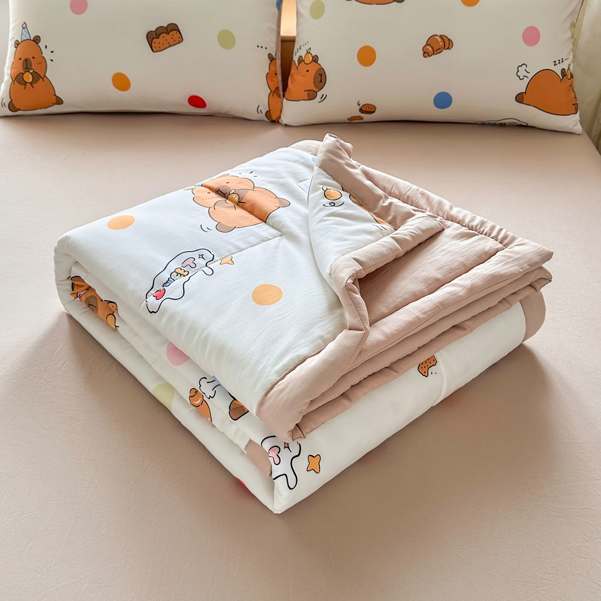 91家纺网 家纺一手货源 找家纺 优卡迪家纺馆 2026新款水洗云朵棉夏被四件套下载文件包含买家秀 卡皮巴拉