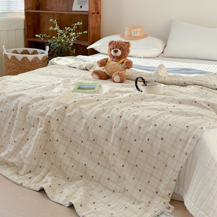 91家纺网 家纺一手货源 找家纺 大彩家居 2026新款全棉双层纱凉感夏被 草莓格纹