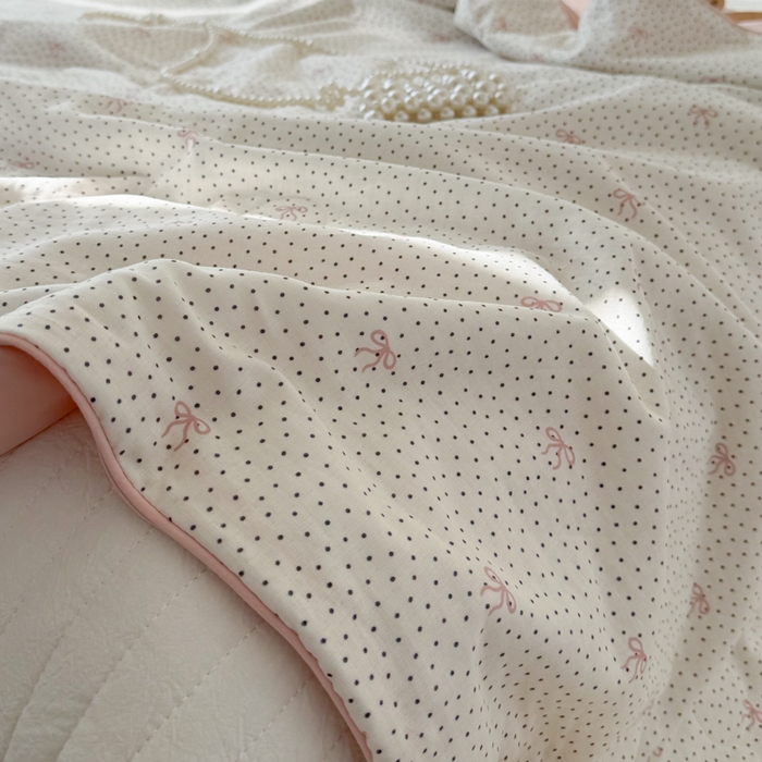 91家纺网 家纺一手货源 找家纺 大彩家居 2026新款全棉双层纱凉感夏被 法式蝴蝶结