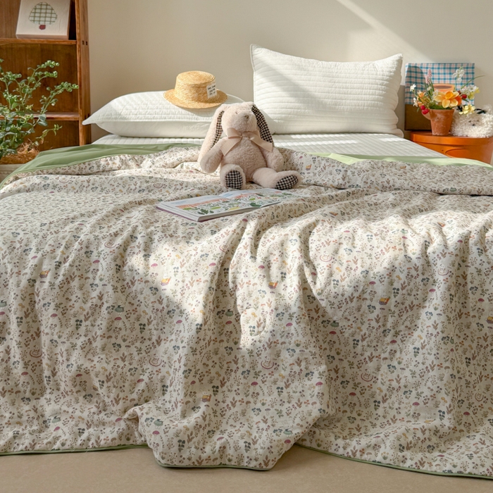 91家纺网 家纺一手货源 找家纺 大彩家居 2026新款全棉双层纱凉感夏被 迷雾森林