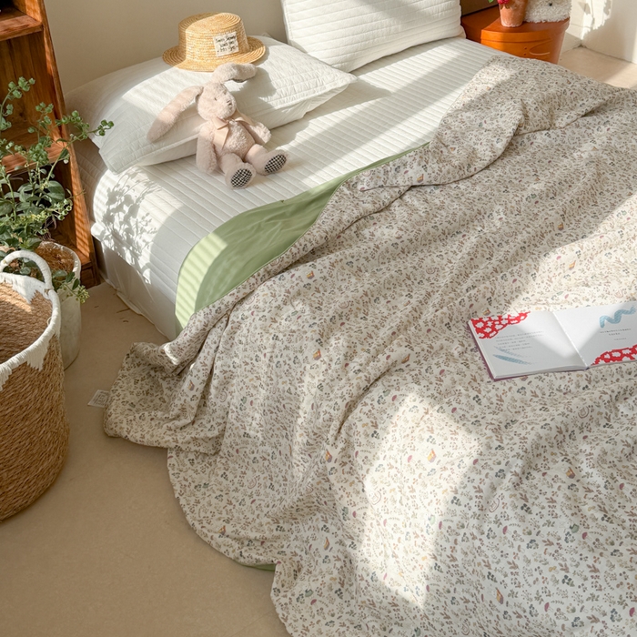 91家纺网 家纺一手货源 找家纺 大彩家居 2026新款全棉双层纱凉感夏被 迷雾森林