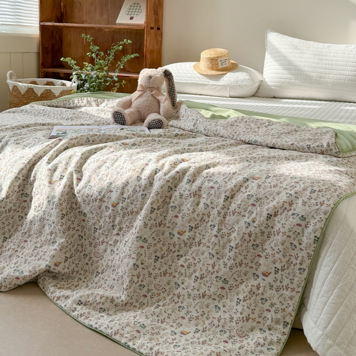 91家纺网 家纺一手货源 找家纺 大彩家居 2026新款全棉双层纱凉感夏被 迷雾森林