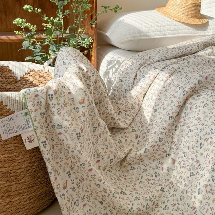 91家纺网 家纺一手货源 找家纺 大彩家居 2026新款全棉双层纱凉感夏被 迷雾森林