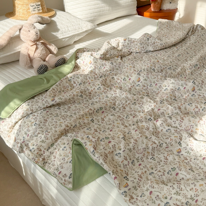 91家纺网 家纺一手货源 找家纺 大彩家居 2026新款全棉双层纱凉感夏被 迷雾森林