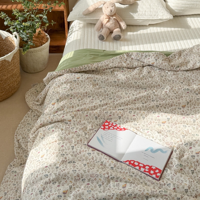 91家纺网 家纺一手货源 找家纺 大彩家居 2026新款全棉双层纱凉感夏被 迷雾森林