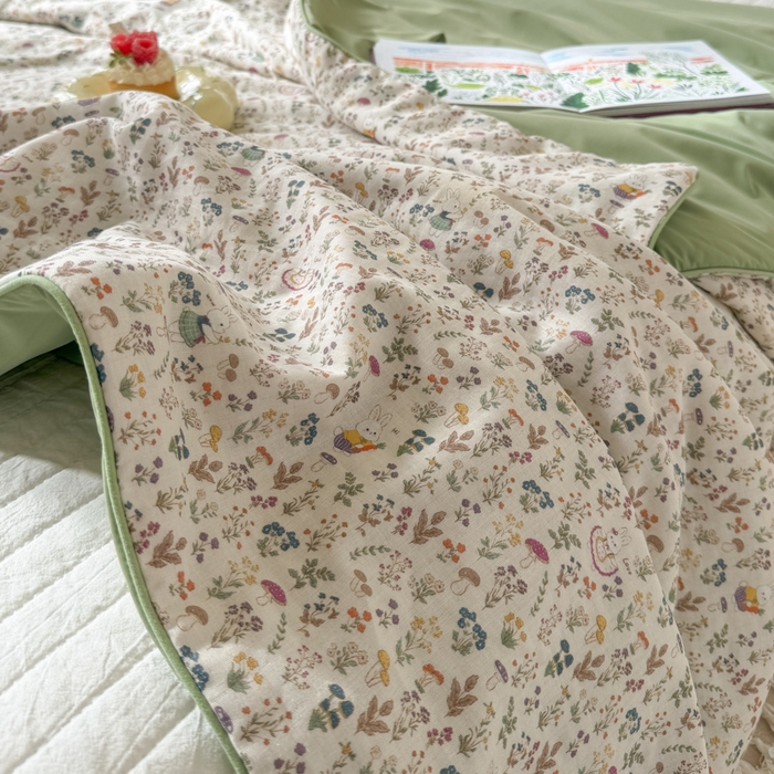 91家纺网 家纺一手货源 找家纺 大彩家居 2026新款全棉双层纱凉感夏被 迷雾森林