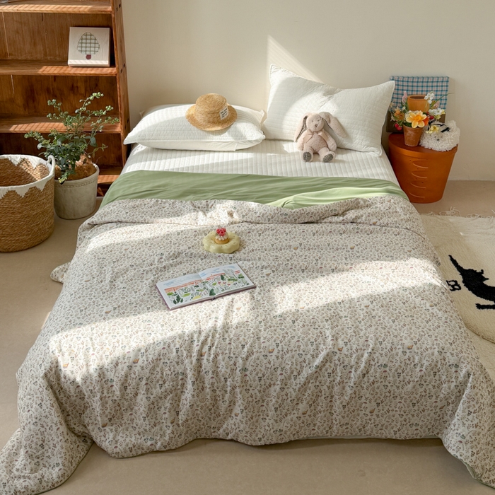 91家纺网 家纺一手货源 找家纺 大彩家居 2026新款全棉双层纱凉感夏被 迷雾森林