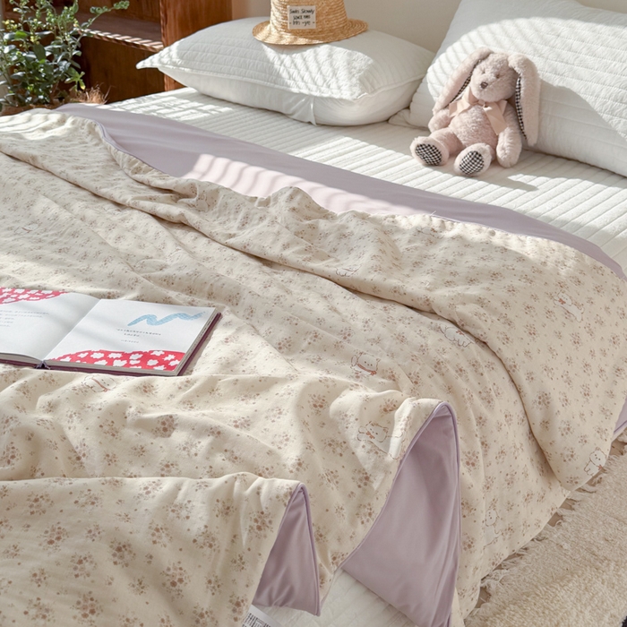 91家纺网 家纺一手货源 找家纺 大彩家居 2026新款全棉双层纱凉感夏被 田园小憩