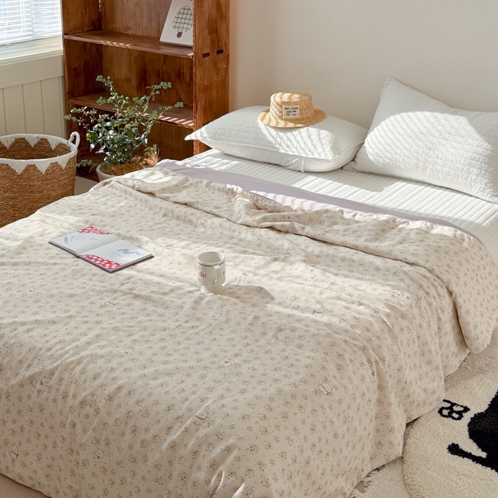 91家纺网 家纺一手货源 找家纺 大彩家居 2026新款全棉双层纱凉感夏被 田园小憩