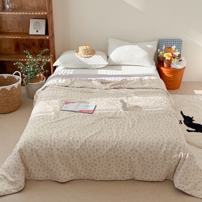 91家纺网 家纺一手货源 找家纺 大彩家居 2026新款全棉双层纱凉感夏被 田园小憩