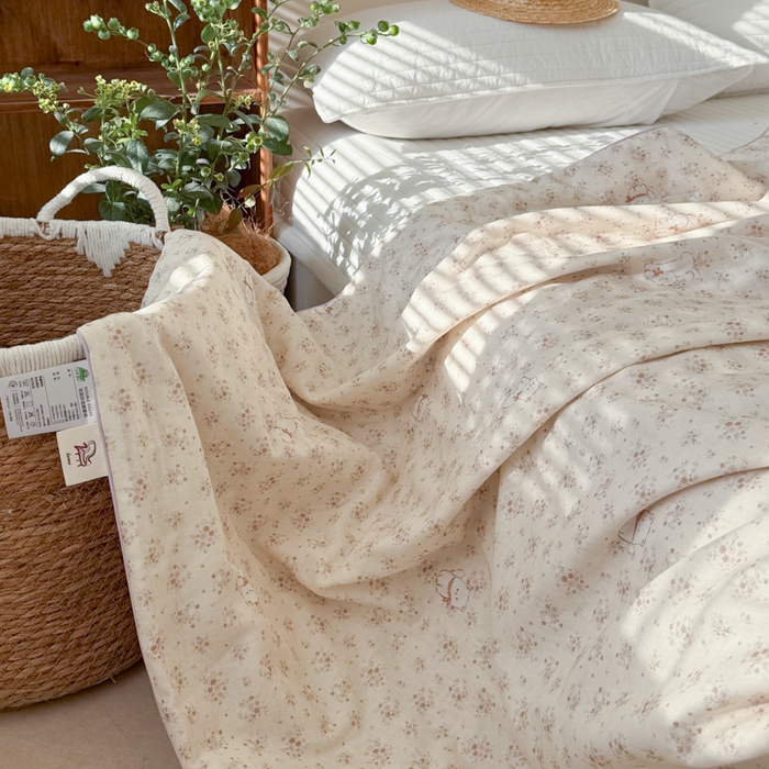 91家纺网 家纺一手货源 找家纺 大彩家居 2026新款全棉双层纱凉感夏被 田园小憩